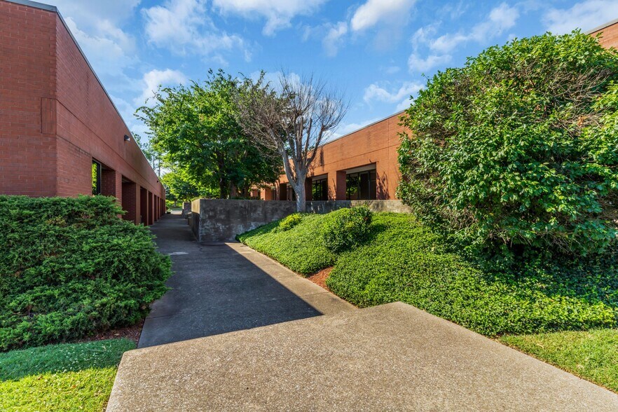 More Photos Of 104-176 Cude Ln, Madison Medical For Lease