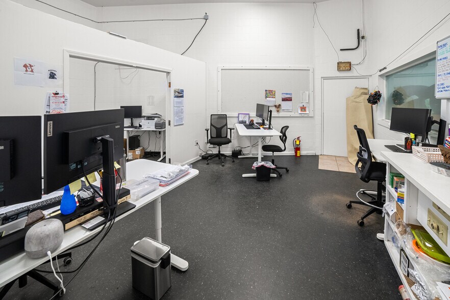 More Photos Of 3156 Oihana St, Lihue Warehouse For Sale