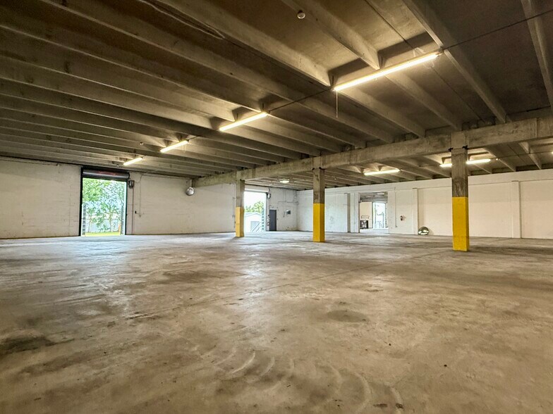 Primary Photo Of 12388 Starkey Rd, Largo Warehouse For Lease