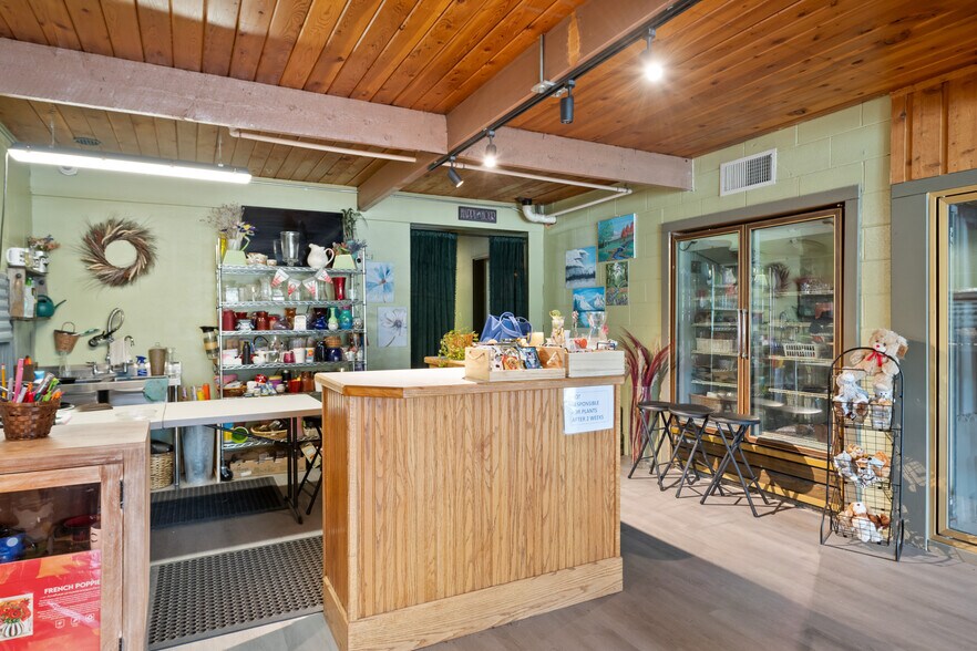 More Photos Of 108 Main St, Stevensville General Retail For Sale