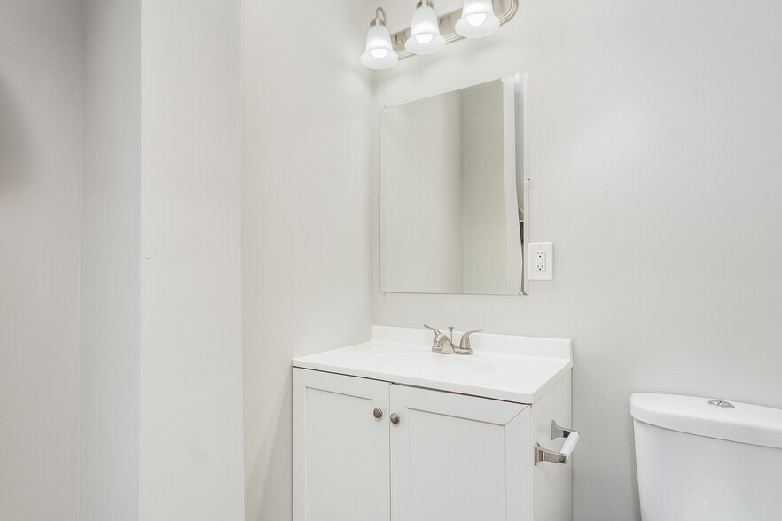 More Photos Of 1251 W Broad St, Columbus Storefront Retail Office For Sale