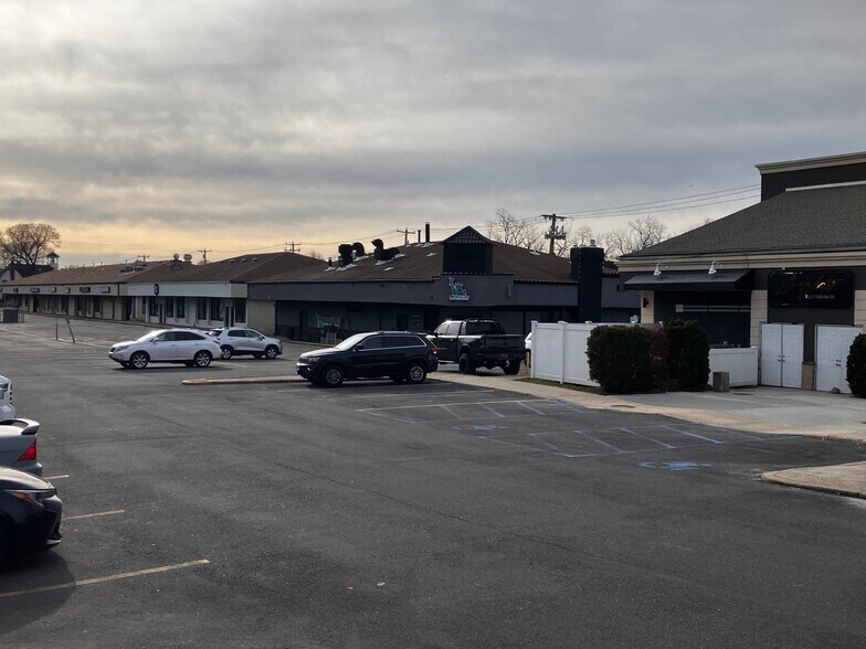 More Photos Of 2789 Middle Country Rd, Lake Grove Unknown For Lease