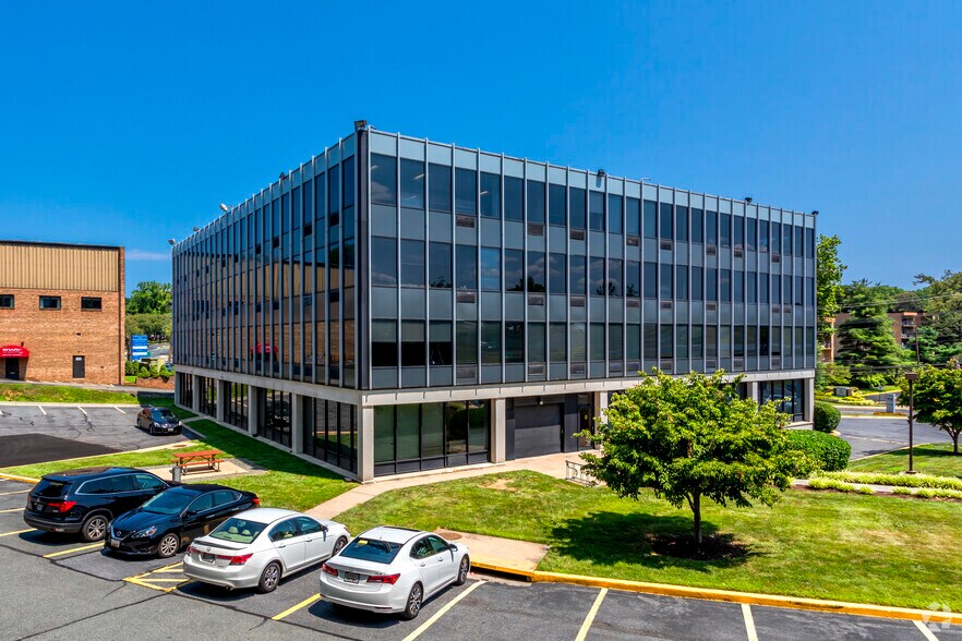 11821 Parklawn Dr, Rockville, MD 20852 For Lease