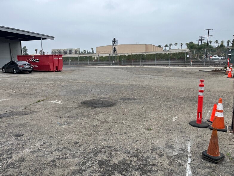 More Photos Of 440 E Walnut Ave, Fullerton Warehouse For Lease