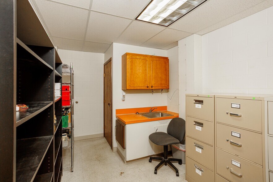 More Photos Of 835 SE 17th Ave, Portland Office For Sale
