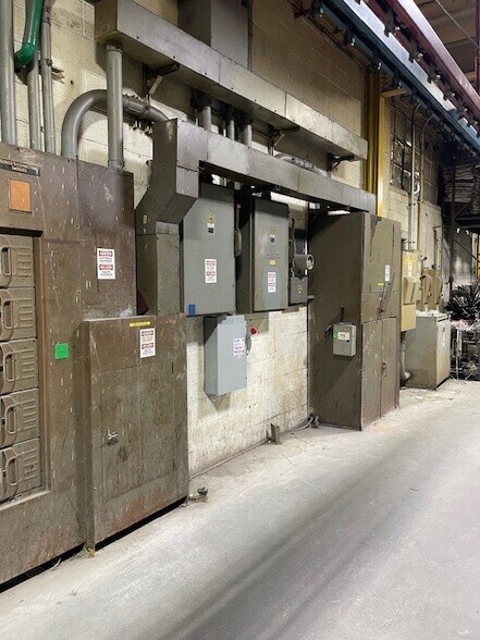 More Photos Of 2215 Union Blvd, Bay Shore Manufacturing For Sale