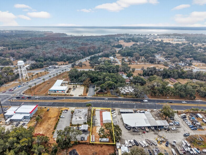 More Photos Of 1130 E North Blvd, Leesburg Freestanding For Lease