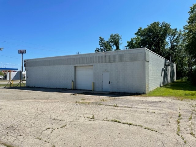 Primary Photo Of 1331 Gillingham Rd, Neenah Warehouse For Lease