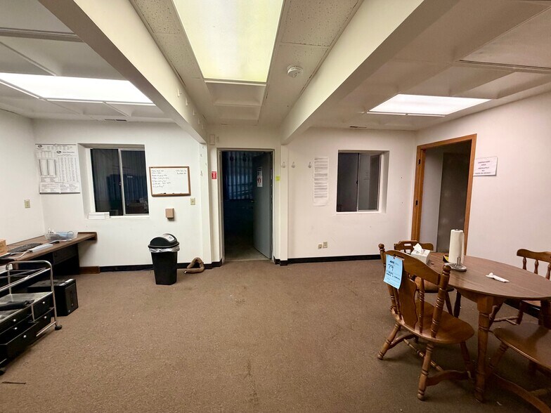 More Photos Of 4303 E 39th St, Kearney Warehouse For Sale