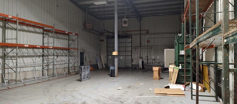 More Photos Of 960 French Rd, Cheektowaga Light Distribution For Sale
