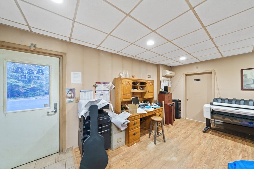 More Photos Of 955 Burnt Meadow Rd, Hewitt Manufacturing For Sale