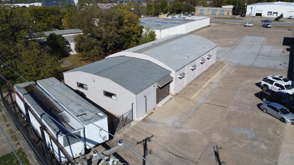 More Photos Of 5520 Military Pky, Dallas Industrial For Sale