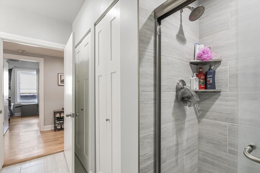 More Photos Of 5481 N Northwest Hwy, Chicago Storefront Retail Residential For Sale