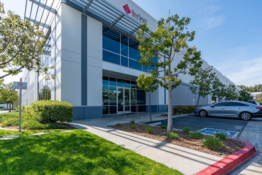 More Photos Of 28361-28385 Constellation Rd, Valencia Manufacturing For Lease