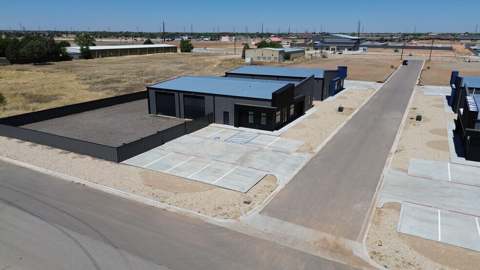 More Photos Of 3204 118th St, Lubbock Flex For Lease