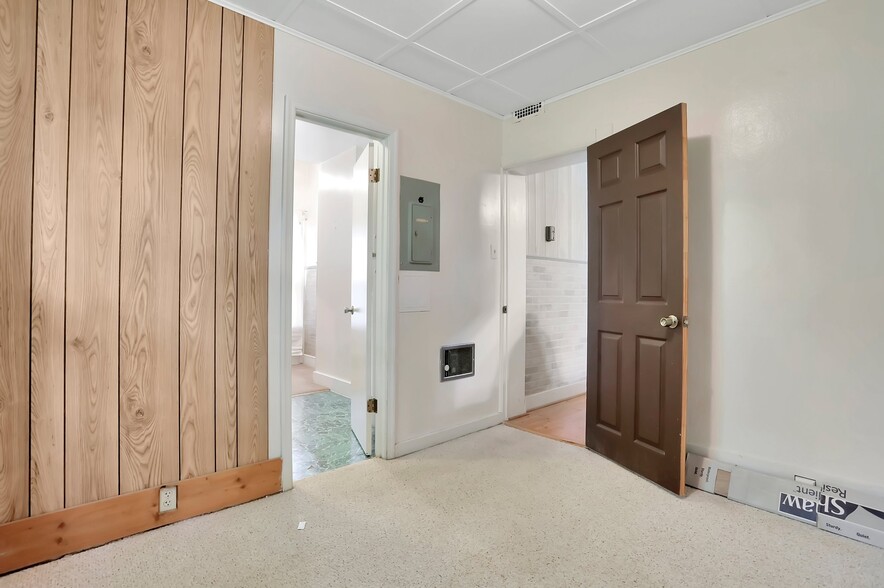 More Photos Of 9604 S Congress St, New Market Office For Sale