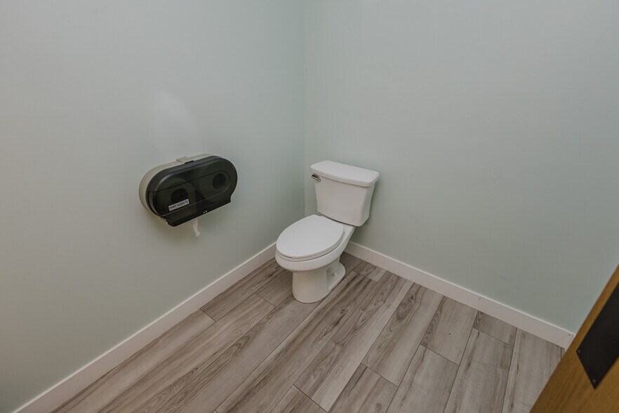 More Photos Of 724 N Main St, Newton Storefront For Sale