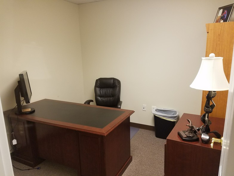 More Photos Of 559 Frost Ave, Warrenton Medical For Lease