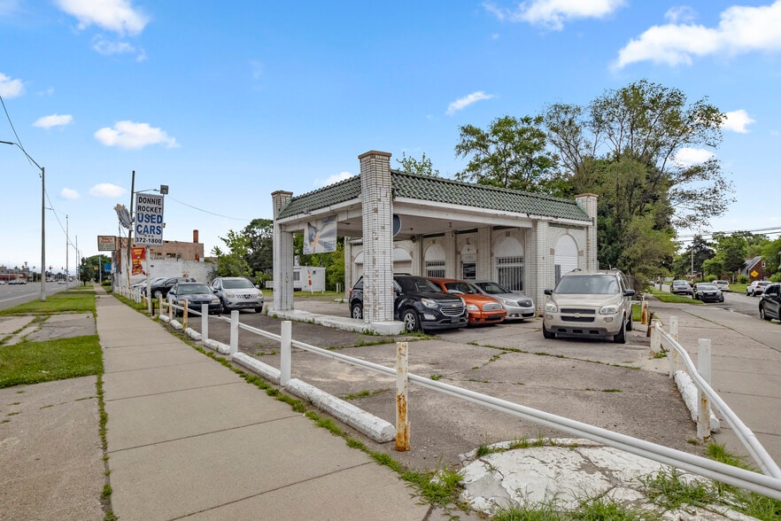 More Photos Of 14760 Gratiot Ave, Detroit Specialty For Sale
