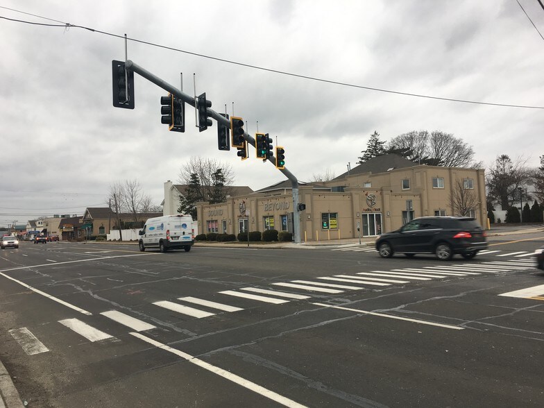 More Photos Of 620 W Montauk Hwy, Lindenhurst Freestanding For Sale