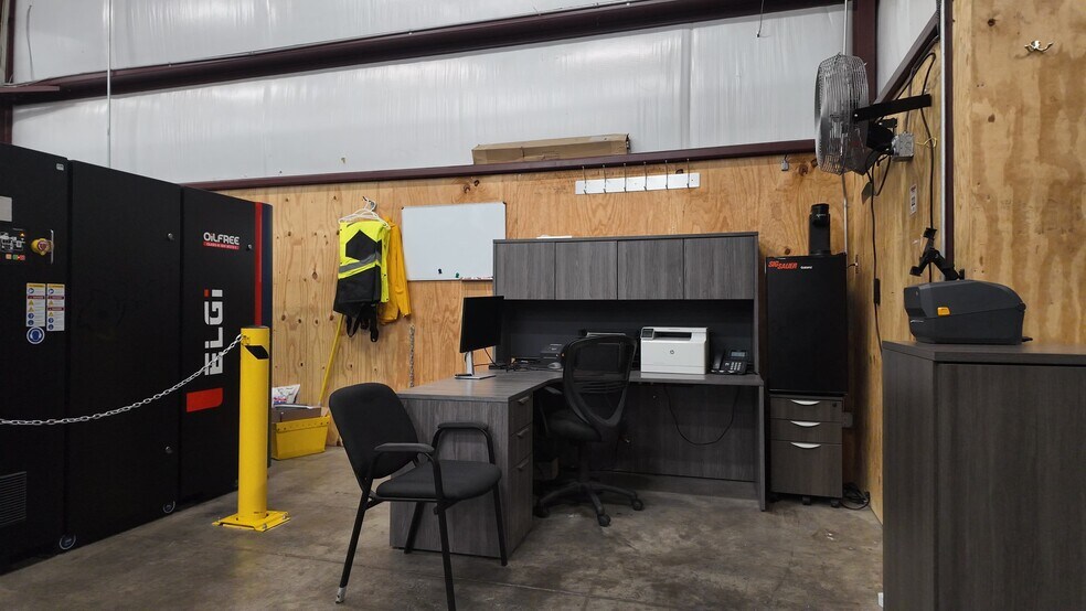 More Photos Of 1907 Gateway Blvd, Charlotte Warehouse For Sale