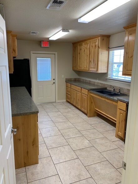 More Photos Of 1310 Weatherford Hwy, Granbury Light Distribution For Lease