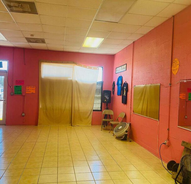 More Photos Of 6600 N Val Verde Rd, Donna Storefront Retail Office For Lease