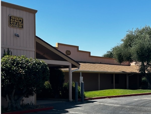 Primary Photo Of 220 Shaw Ave, Clovis Loft Creative Space For Sale
