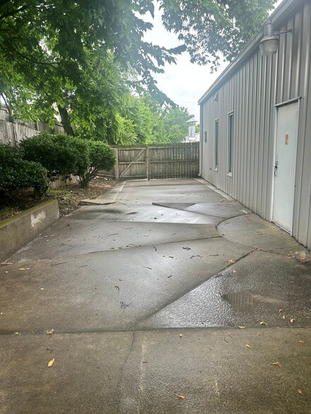 More Photos Of 121 Harris St, Madison Office For Sale