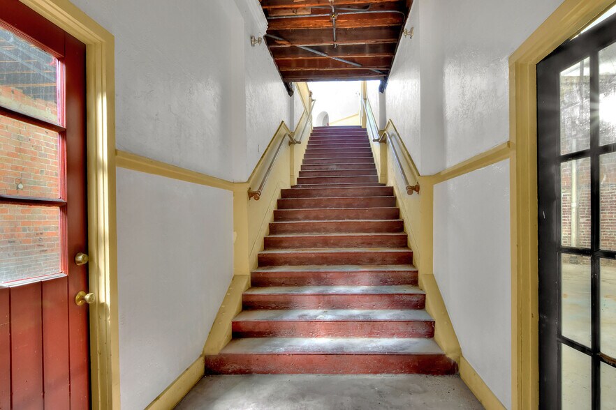 More Photos Of 206 Pilaklakaha Ave, Auburndale Apartments For Sale