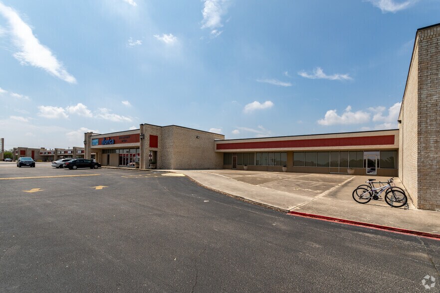 More Photos Of 1922 Pat Booker Rd, Universal City Unknown For Lease