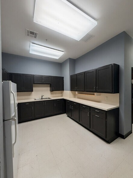 More Photos Of 5860 Westward St, Houston Freestanding For Sale