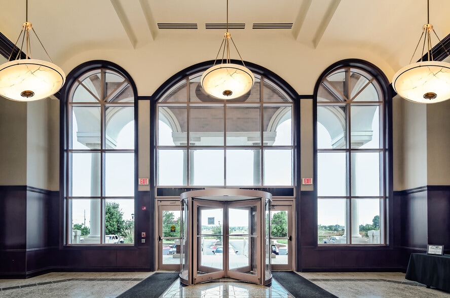 More Photos Of 710 W Roselawn Dr, Rogers Office For Sale