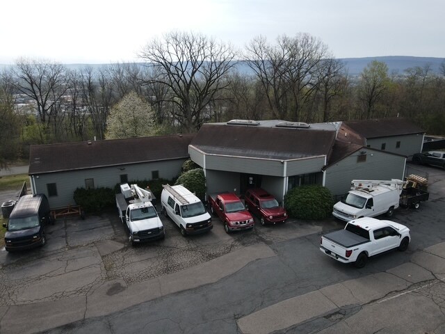 More Photos Of 104 Woodward Hill Rd, Edwardsville Office For Sale