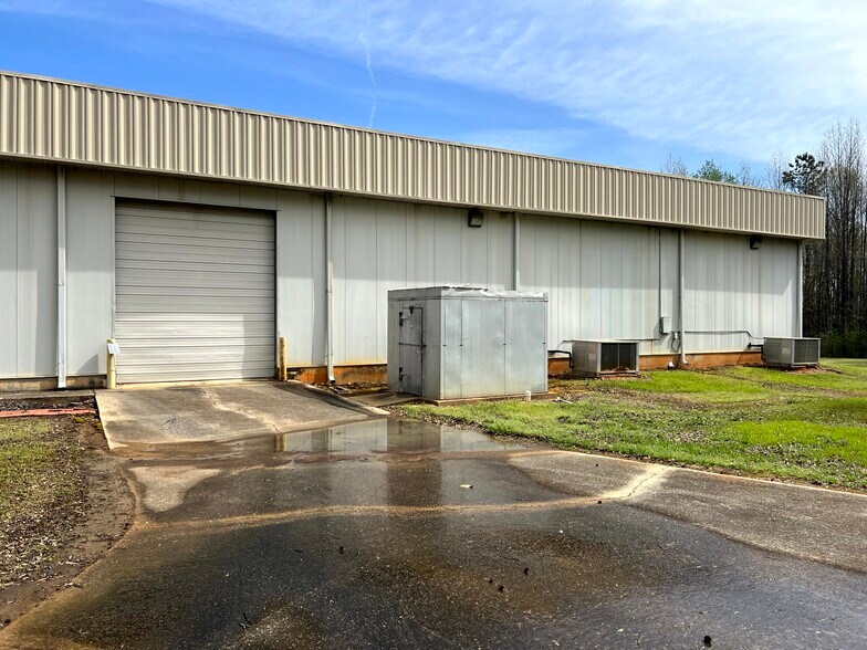 More Photos Of 2001 Levee Rd, Corinth Warehouse For Sale