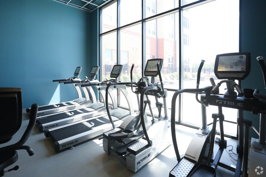 More Photos Of 1520 S 5th St, Saint Charles Unknown For Lease