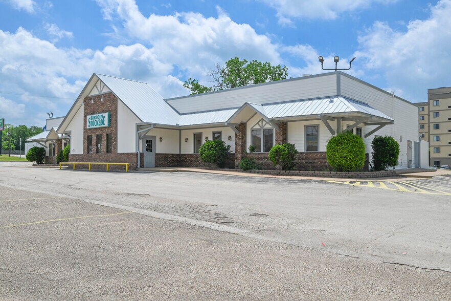 More Photos Of 2508 W 7th Ave, Corsicana Restaurant For Lease