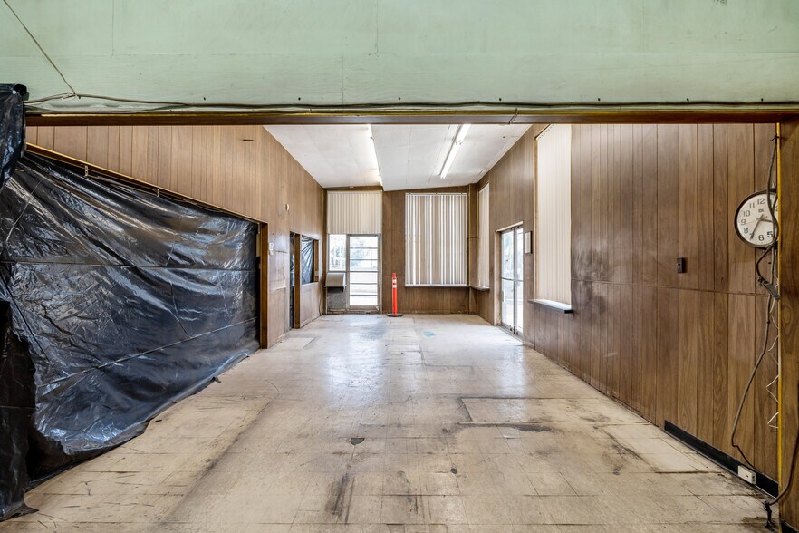 More Photos Of 320 S La Brea Ave, Inglewood Freestanding For Lease