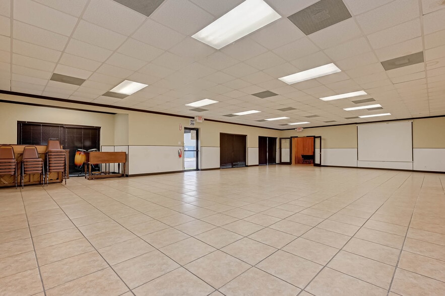 More Photos Of 3402 Amanda Ln, Houston Flex For Sale