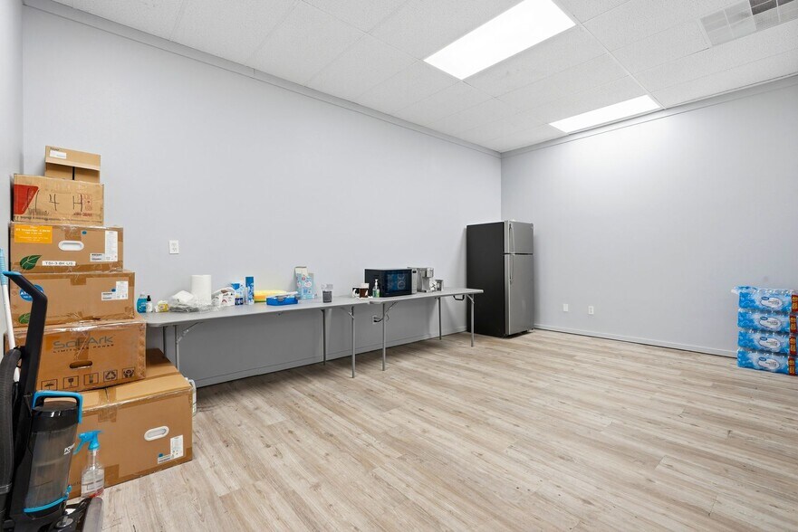 More Photos Of 3001 Main St, Union Gap Freestanding For Lease