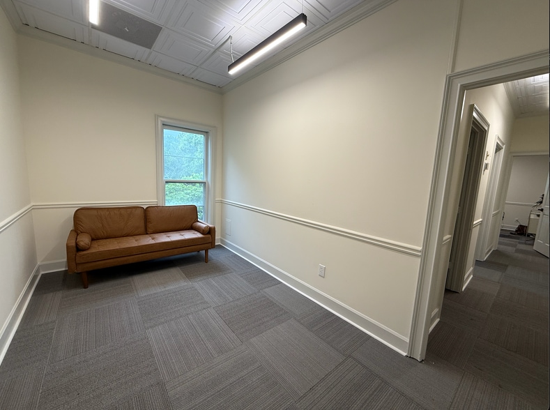 More Photos Of 5064 Roswell Rd, Atlanta Office Residential For Sale