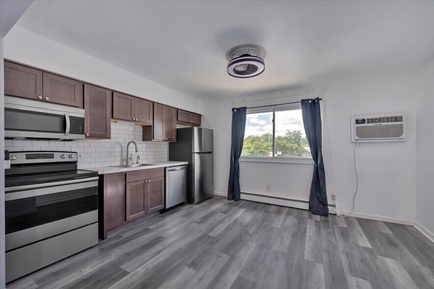 More Photos Of 548 Shattuck Rd, Saginaw Apartments For Sale