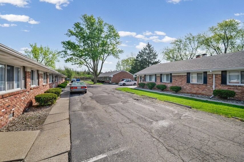 More Photos Of 1650 Michigan Ave, Maumee Apartments For Sale