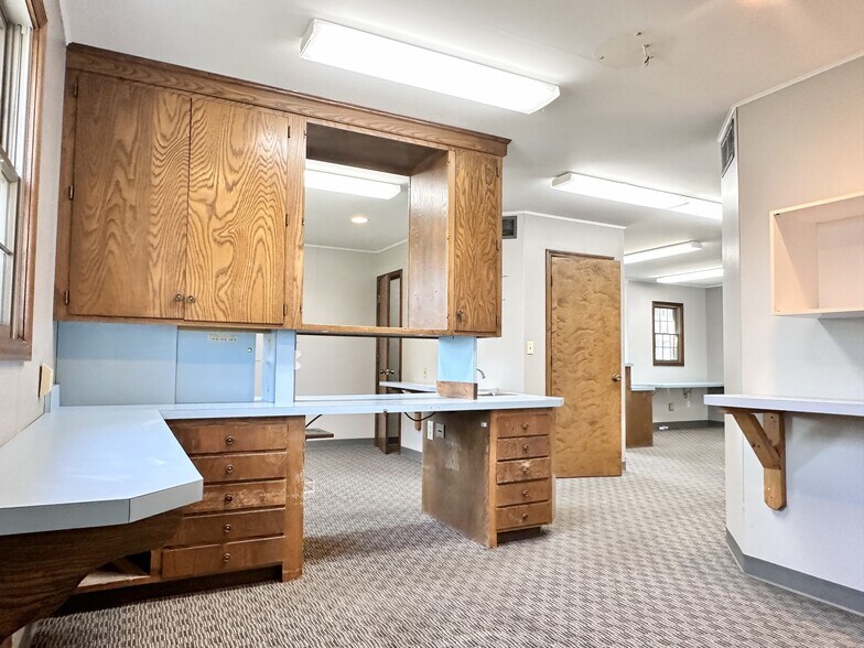 More Photos Of 152 E 8th St, Trenton Office For Sale