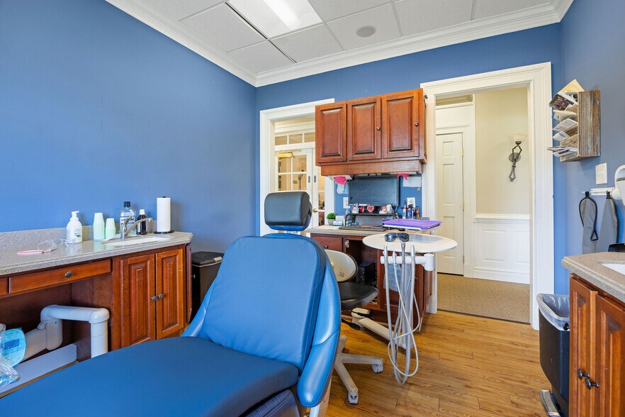 More Photos Of 10611 Greenyard Way, Chester Medical For Sale