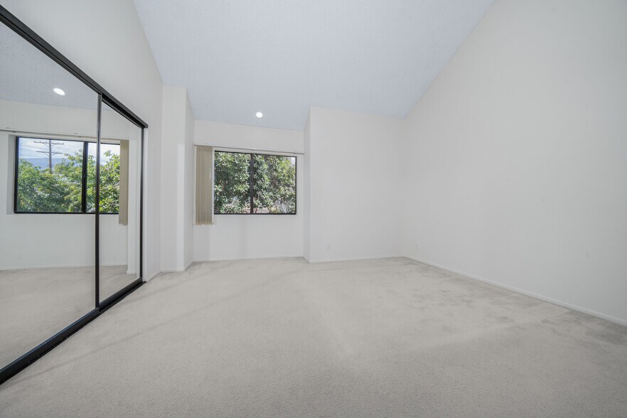 More Photos Of 638 E Tujunga Ave, Burbank Apartments For Sale