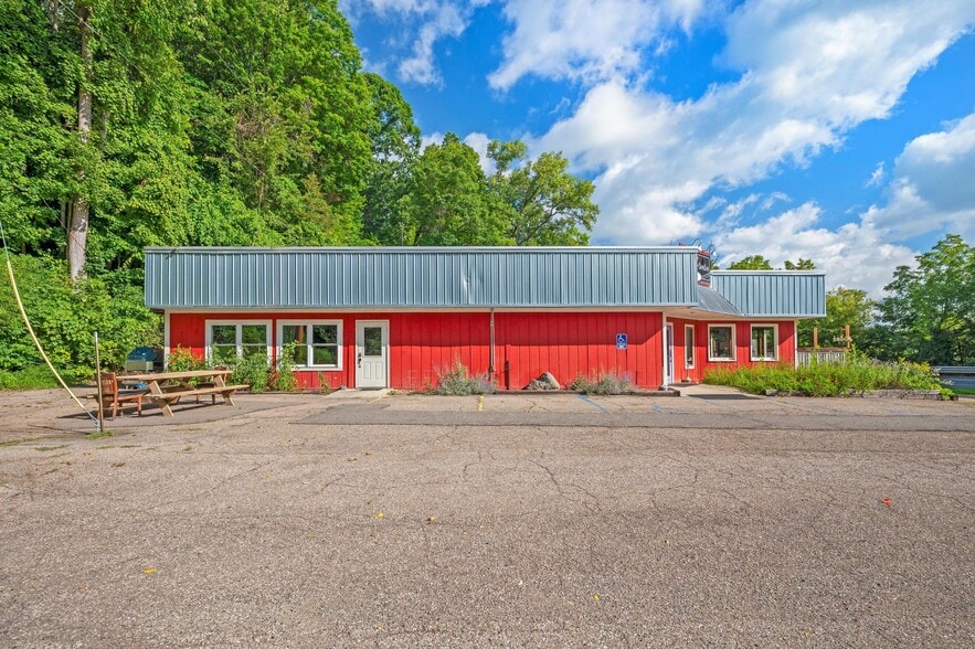 More Photos Of 15212 N Red Bud Trl, Buchanan General Retail For Sale