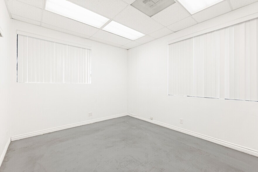 More Photos Of 3265 E 59th St, Long Beach Warehouse For Sale