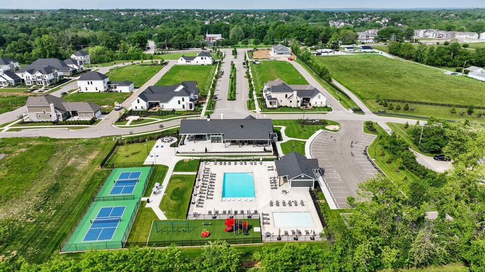 More Photos Of 1330 N Bend Rd, Hebron Storefront For Lease