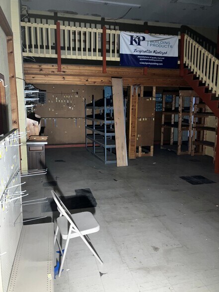 More Photos Of 221 N Main St, Benton Freestanding For Sale